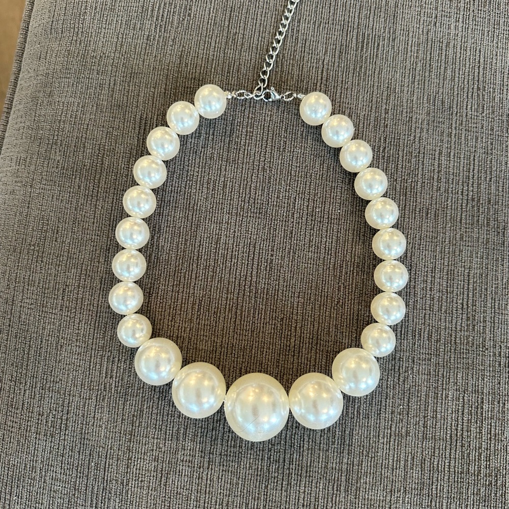 Elegant White Pearl Necklace
